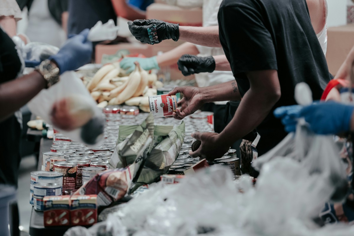 Volunteers giving out food to community